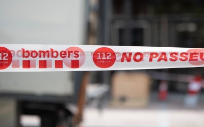 Els Bombers han precintat l'immoble esfondrat a Covadonga | Roger Benet